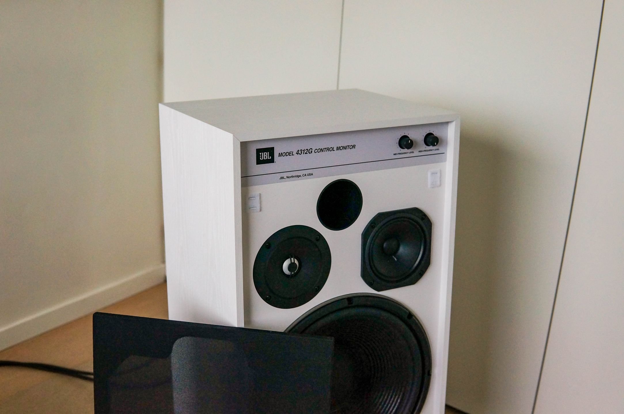 Review JBL Model 4312G Ghost Edition Control Monitor - Witty